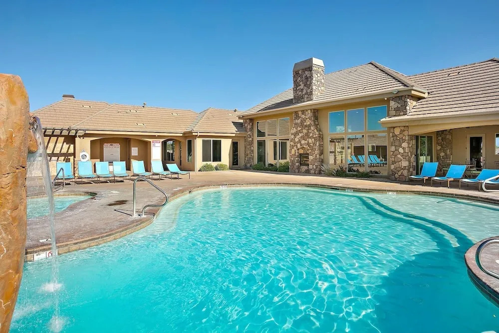 Views Over Coral Canyon townhouse