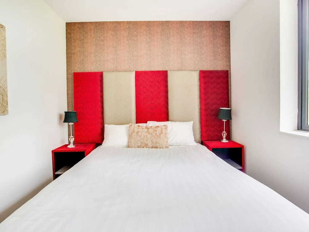 Elegant Apartment in Milton Keynes near Snozone