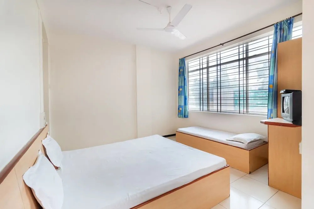 SPOT ON 37458 Hotel Rahi