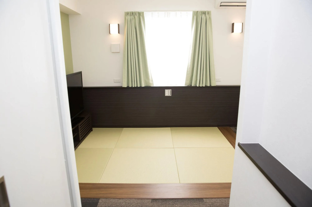 Universal Hotel Reborn