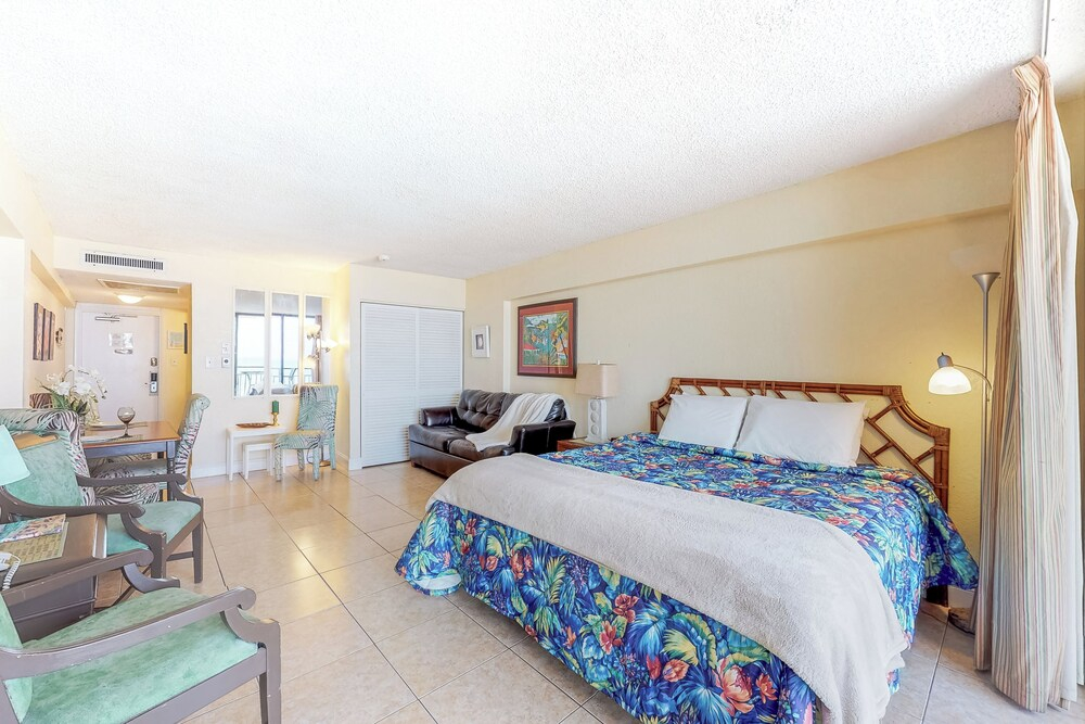 Hawaiian Inn 422