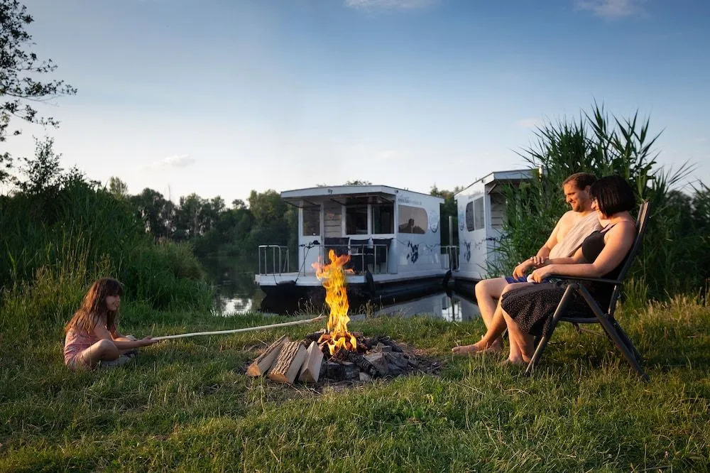 HAVEL-Cruiser Hausboot-Flöße mit Stil