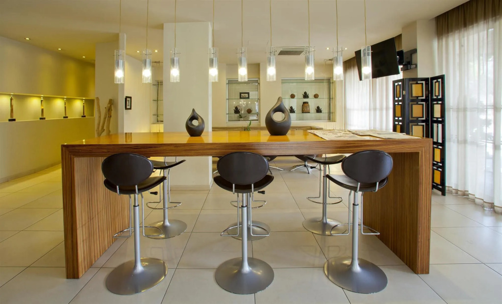 Almond Business Hotel