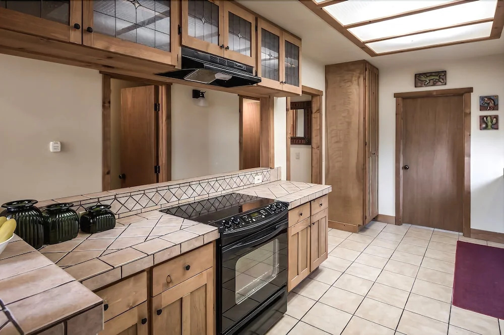 Alhambra - Three Bedroom Cabin