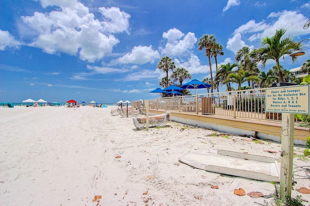 Siesta Beach House #312 2 Bedrooms 2 Bathrooms Apts