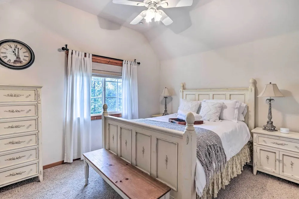 Spacious Lake Arrowhead Home w/ Putting Green