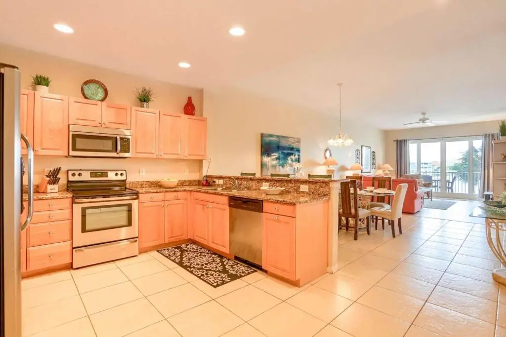 206 Harborview Grande