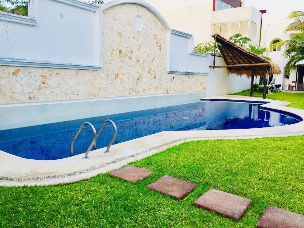 Deluxe Balcony Room With Swimming Pool Air Conditioning and Parking