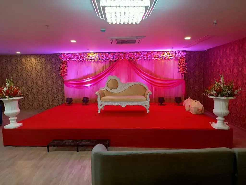 Hotel Aarkay Palace