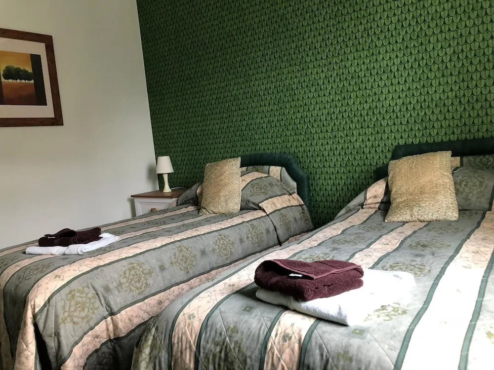 Greyhound Hotel