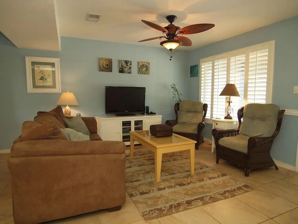 Cyndy s Beach House TS528