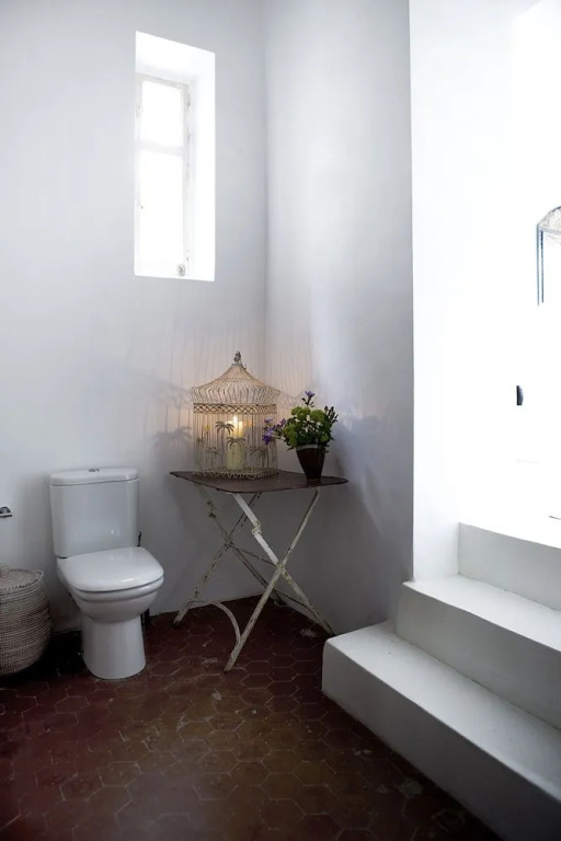 Fashionable House Flat with Garden