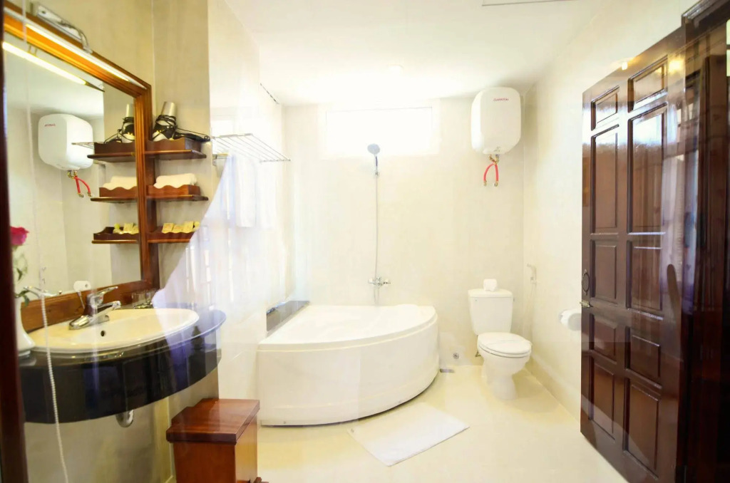 Nhi Nhi Hotel