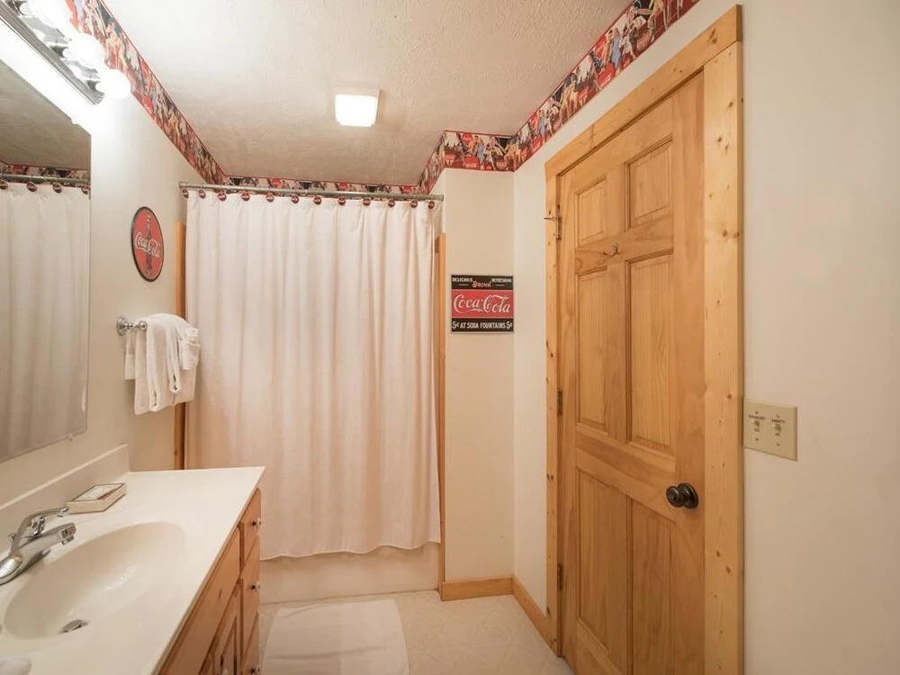 The Bear Essentials 3 Bedrooms 3 Bathrooms Cabin