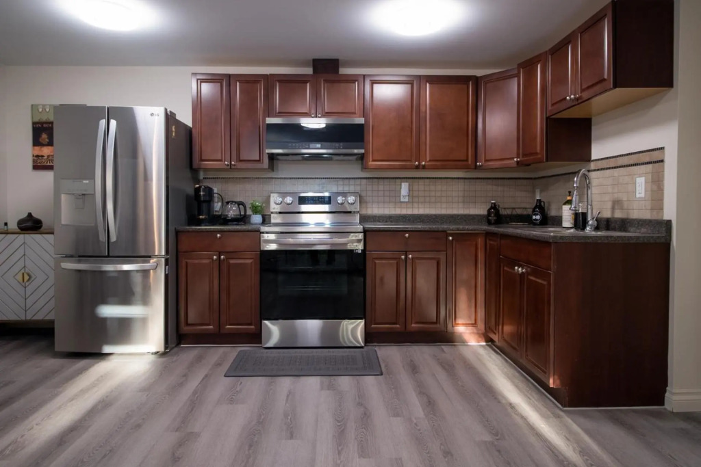 Amazing private suite near Departure Bay Beach in Nanaimo