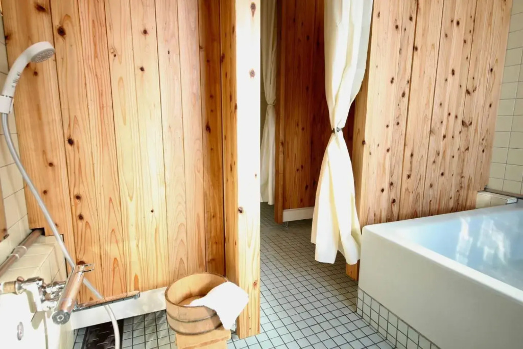 Hunters Gate BIG Ski In Out Lodge at Togari Onsen Kids Pets OK 24 Guests ハンターズゲートは24名まで ペットOK スキーのまま出入で大自然の中で楽しめる広いロッジ