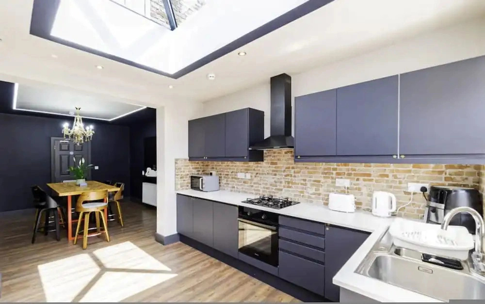 London Heathrow Airport 6 Bedroom Ensuite