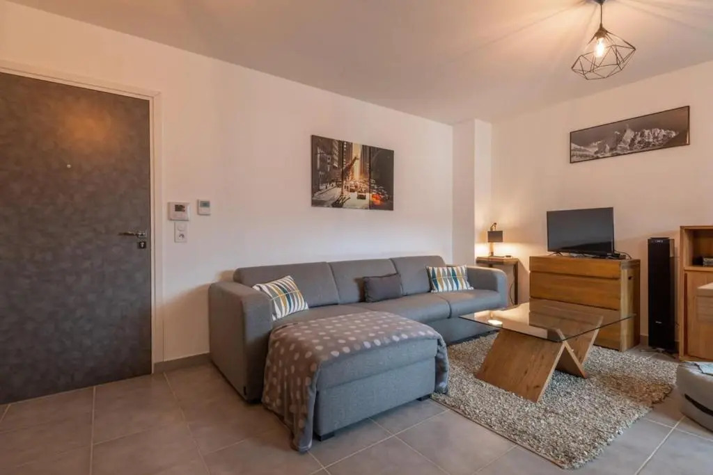 Apartment with balcony near downtown