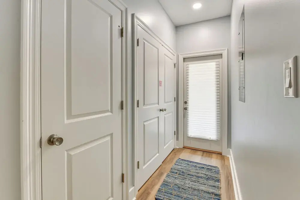Walk to Beach & Harbor: Dtwn Pass Christian Home