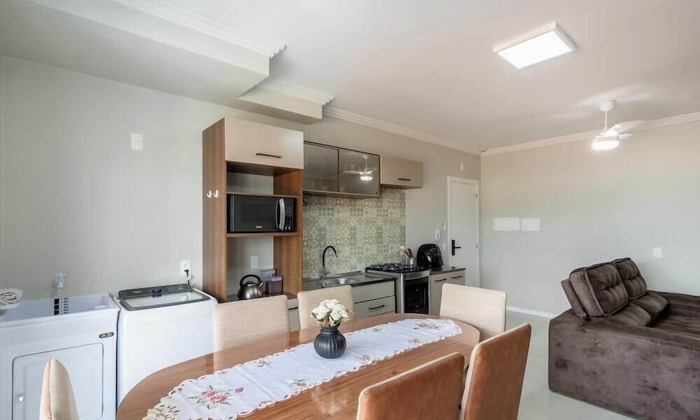 Condominium w/ Pool, 450 m fr/ the sea and 650 m fr/ Beto Carrero World - Lavs