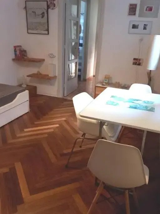 Cálido apartamento a 8 cuadras del mar y a 3 de 18 Julio Hay una gatita