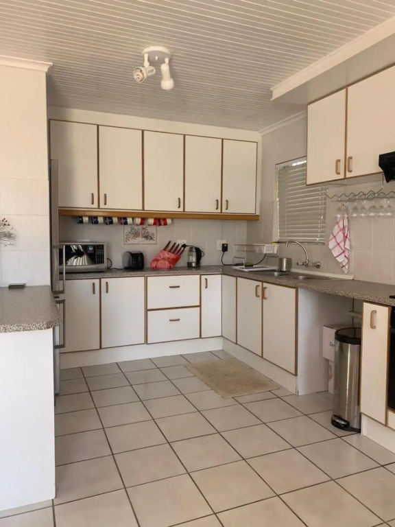 5 bedroom home in Langebaan, located close to Club Mykanos and Laguna Mall