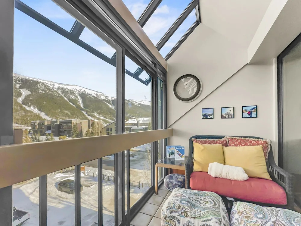 Wh405 Wheeler House 3 Bedroom Condo by RedAwning