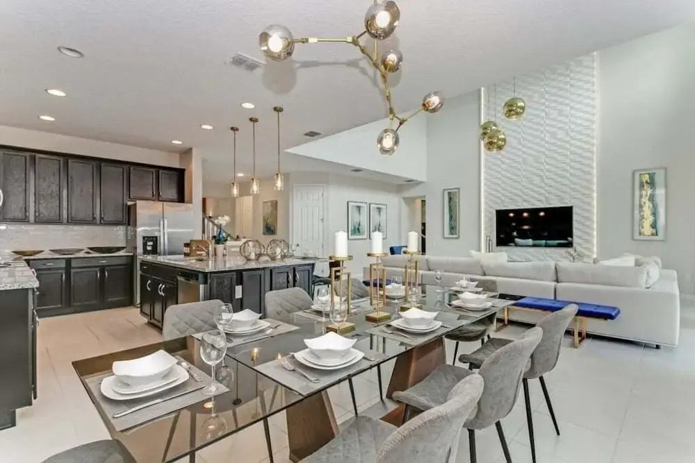 Luxury High Ceilings Pool, Spa Beautiful Home! 6 Bedroom Villa