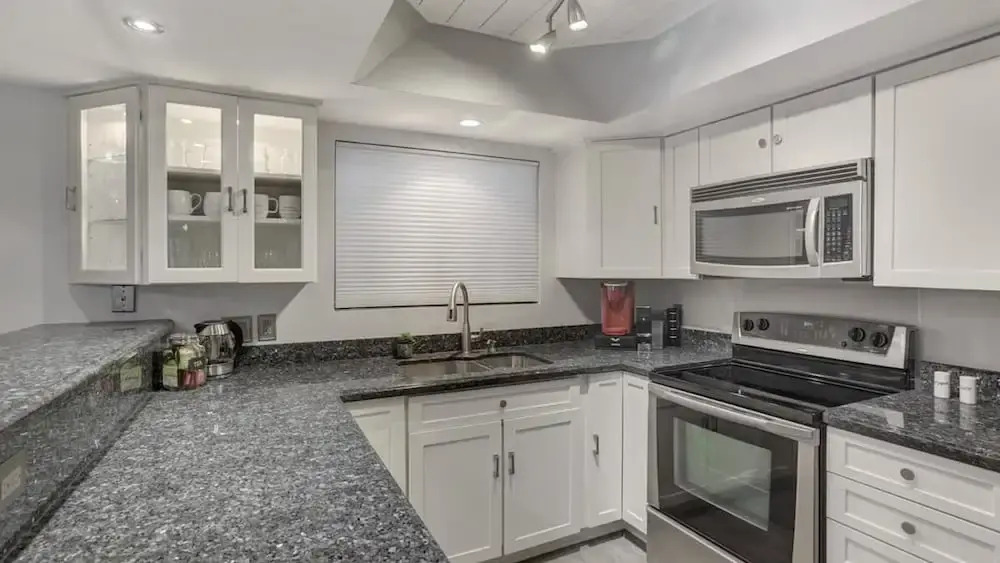 Executive 2 Bdrm Condo in the Heart of Biltmore!