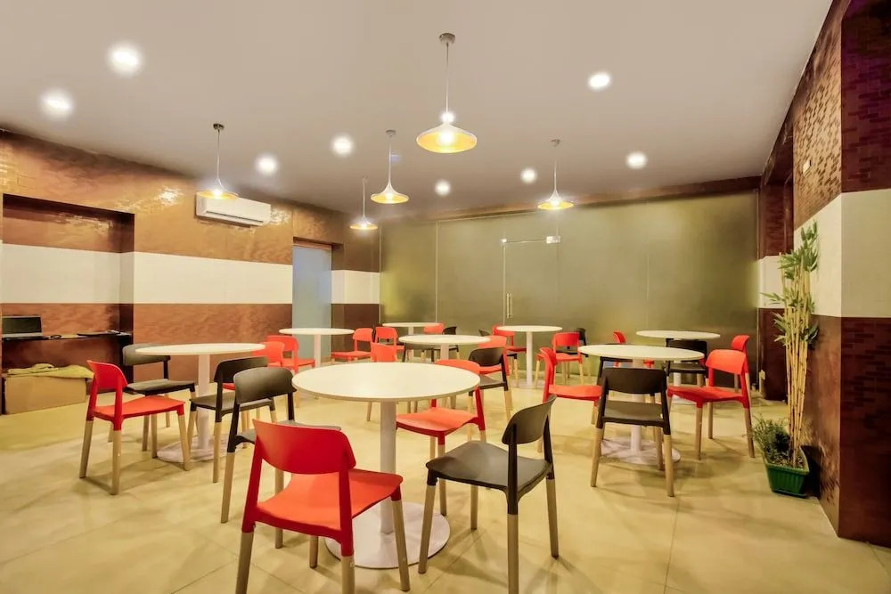 OYO Townhouse 430 Everest Hotel