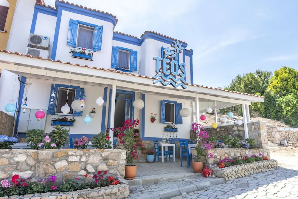 Delos Hotel