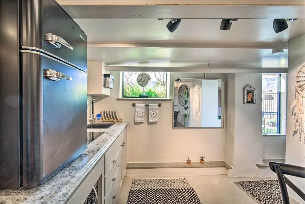 Cozy El Paso Studio w/ Patio ~ 5 Mi to Utep!