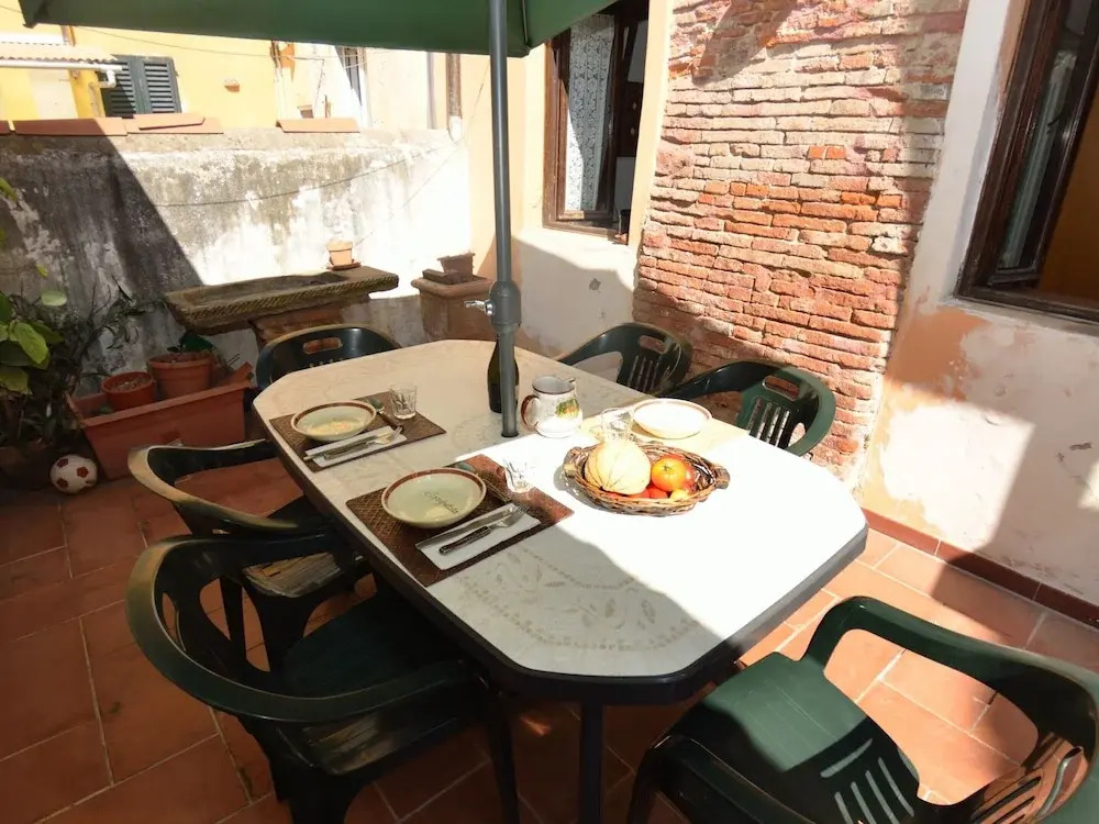 Lucca Central Garden Cottage