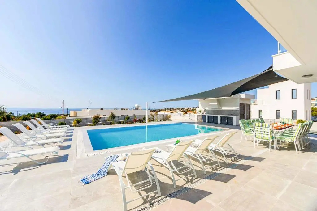 Villa Andromeda, Sea Caves
