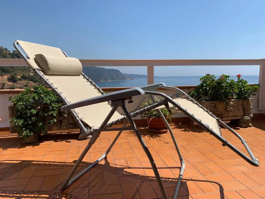 ⭑ Terrace + Sea views + Private Beach. What else? ⭑