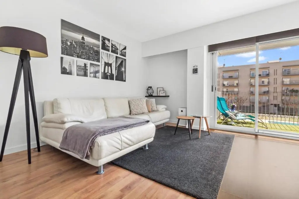 LOVELY NEW APARTMENT 5 Min WALK TRAIN STATION 7 Min TO CALAFELL BEACH