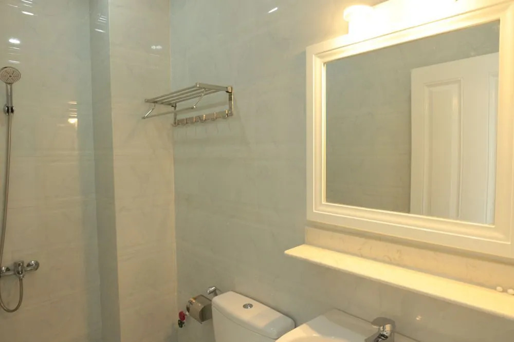 Lyna Apartment