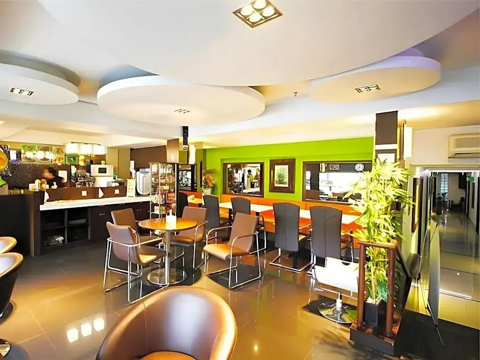 BAMBOO INN HOTEL & CAFE