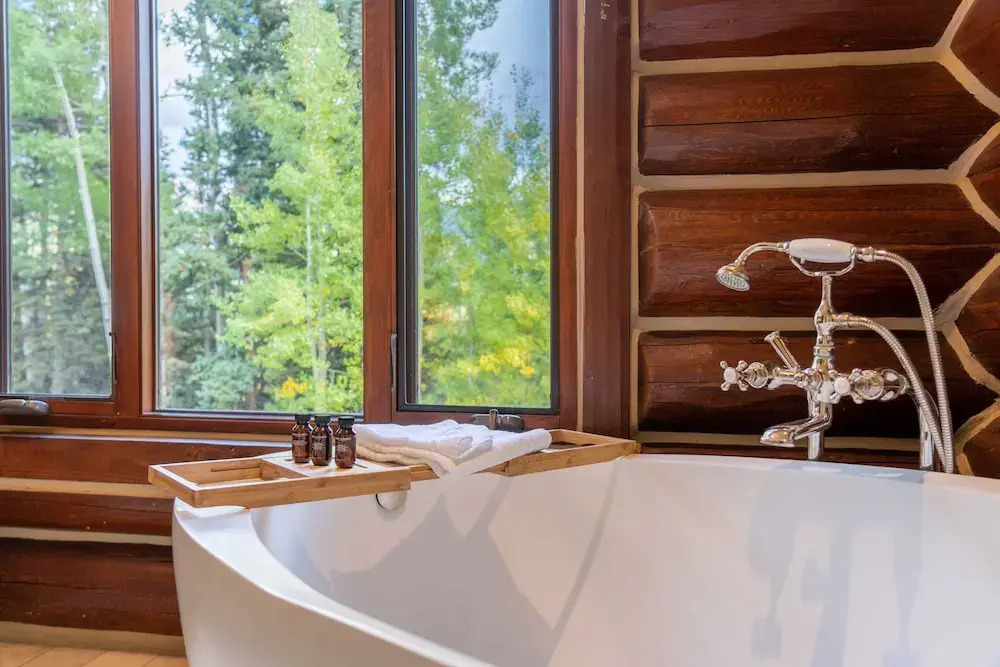 Townhome on the Creek 135 by Avantstay Ski In/ Ski Out Home w/ Hot Tub