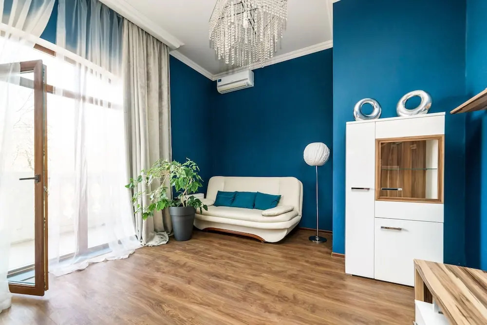 LeonRooms Onilovoy 18-2