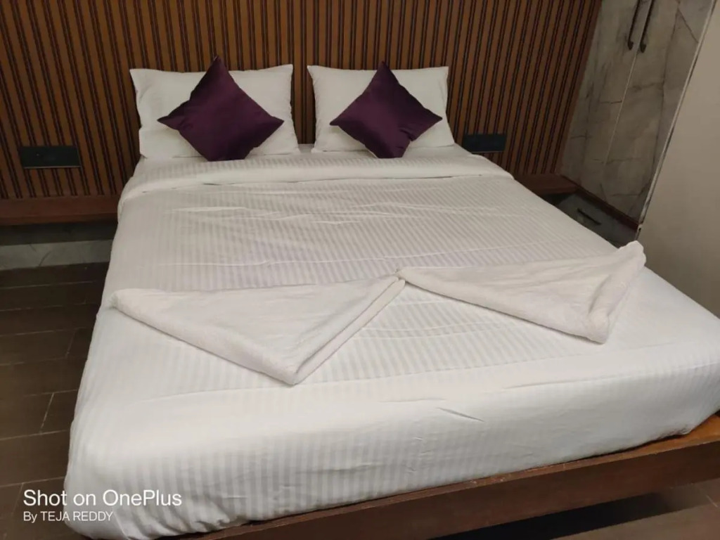 HOTEL V HITEC City