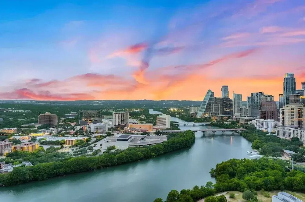 The Emma Penthouse 29th Floor + Incredible Views Rooftop Pool & Gym 1 Block to Rainey Street Avantstay