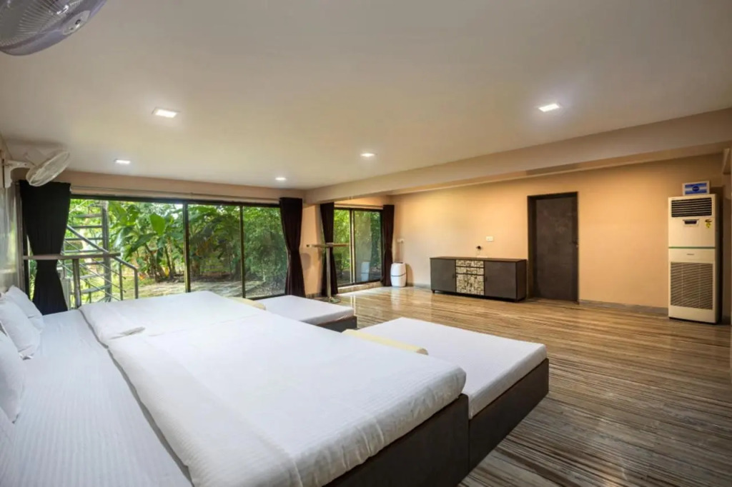 SaffronStays Aura - 4BR luxury pool villa with gym, BBQ deck, lawns & indoor games near Kihim Beach