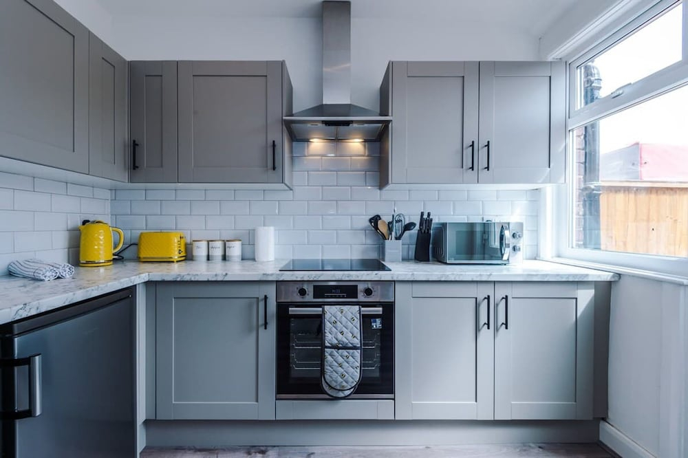 Pristine Home With Parking Ideal for Contractors