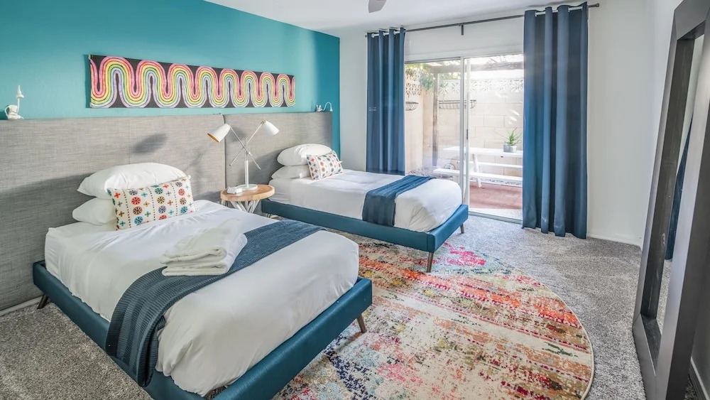 Sleek 2BR Townhome Central Phx by WanderJaunt