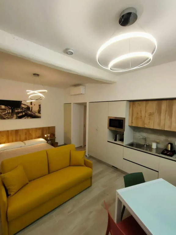 Unique 4 Storey House on Naviglio 4Bd, 4Bt