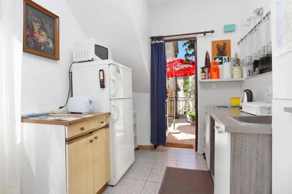 Apartments with WiFi Makarska - 19038