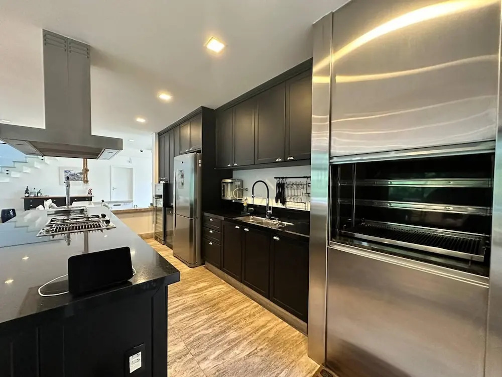 Mans o 6 Suites Riviera