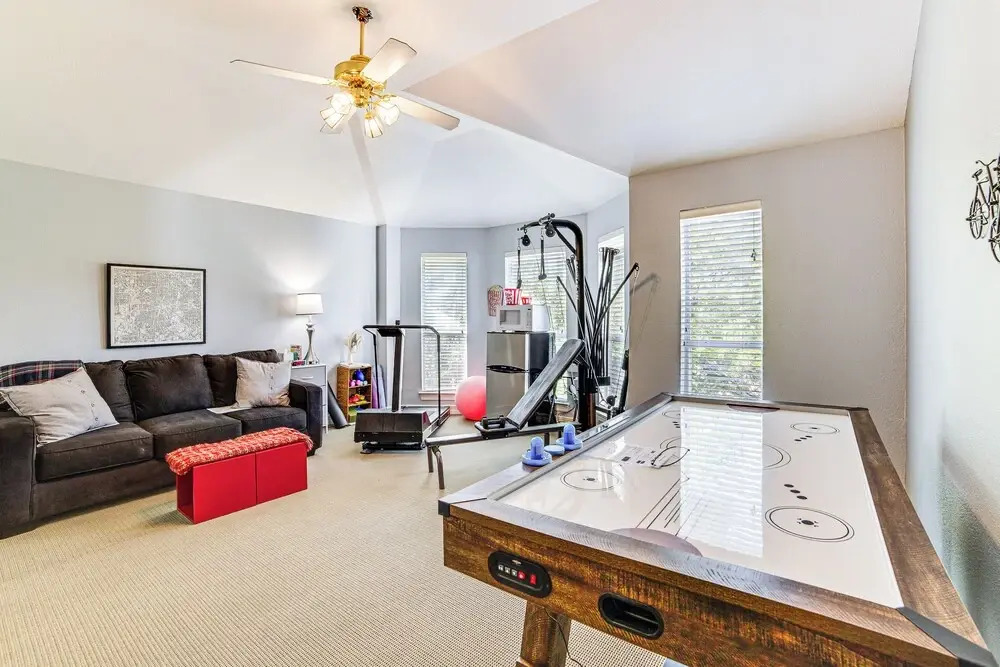 Uptown Dallas Group Getaway Near Art, Eats & More