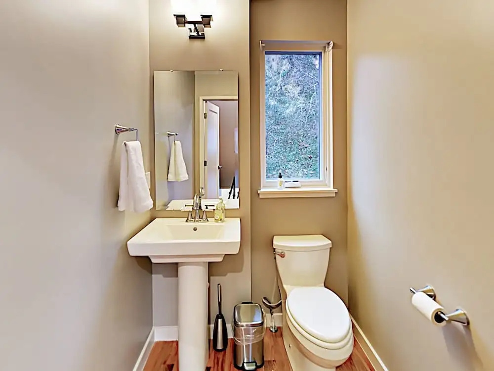New 4-story Townhome 2 Bedrooms 2.5 Bathrooms Townhouse